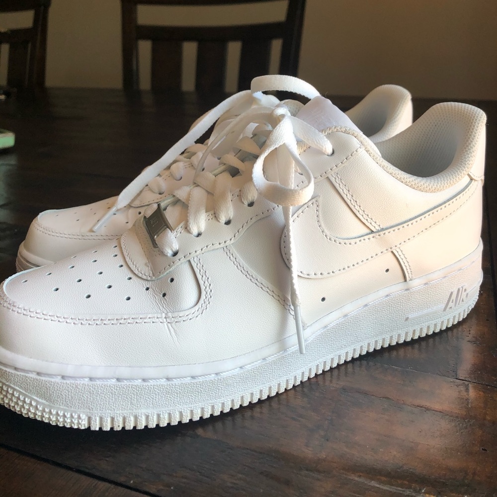 White Nike Air Force 1 women’s (8.5)